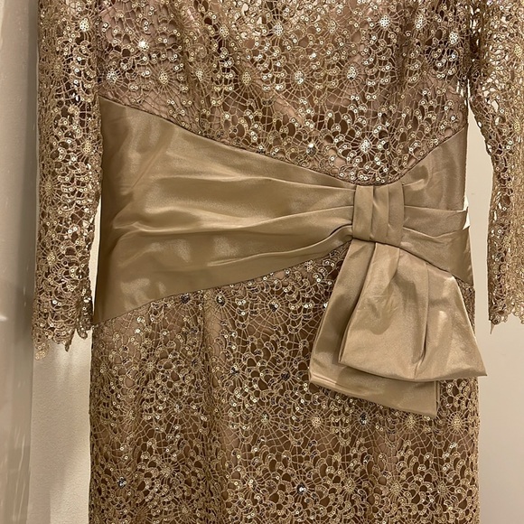 Rickie Freeman TERI JON Gown - Picture 7 of 17